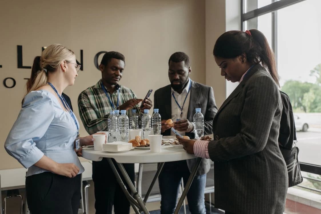 Representative scene of professionals exchanging perspectives